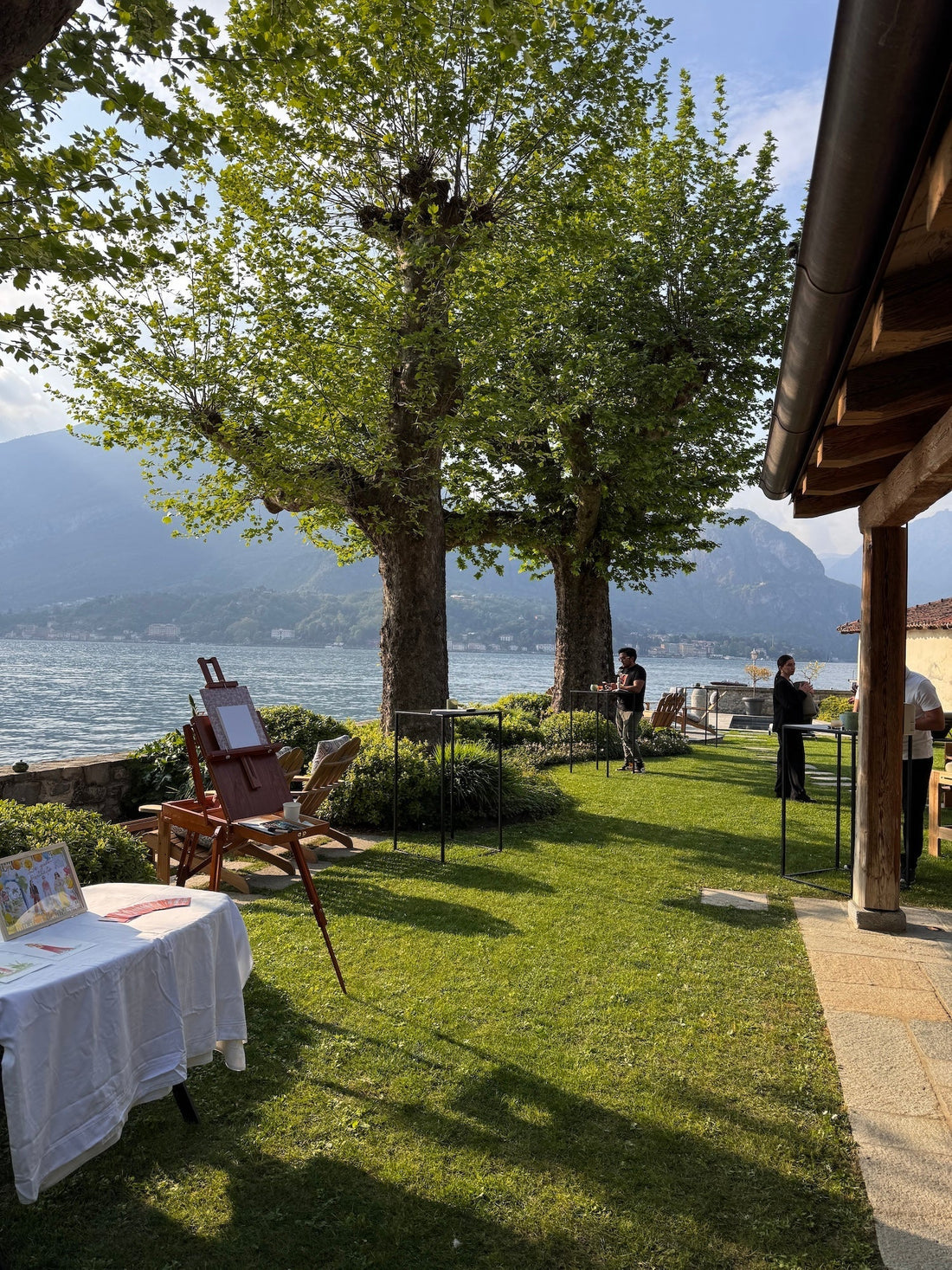 Live wedding painter in Lake Como creating guest portraits at sunset Italy